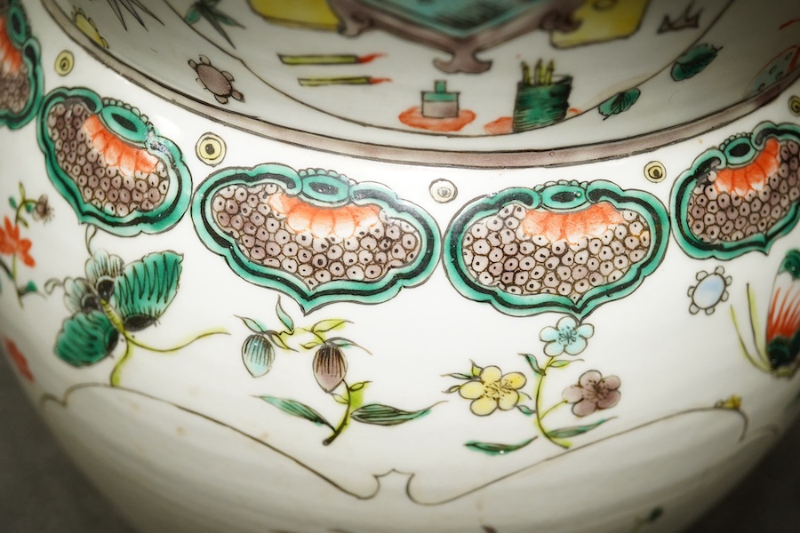 CORRECTION LATE 20th century, A large Chinese famille verte pedestal table and four matching stools